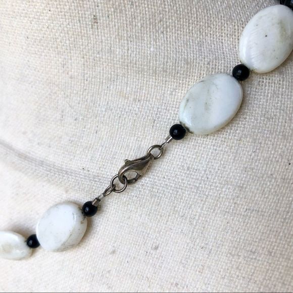 Shell necklace with pendant - Picture 4 of 7